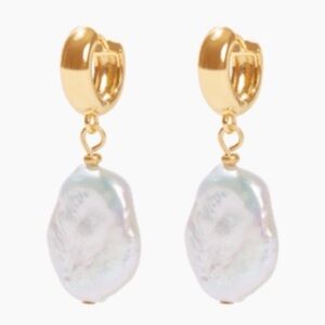 18k Gold and White FreshWater Pearl Earrings